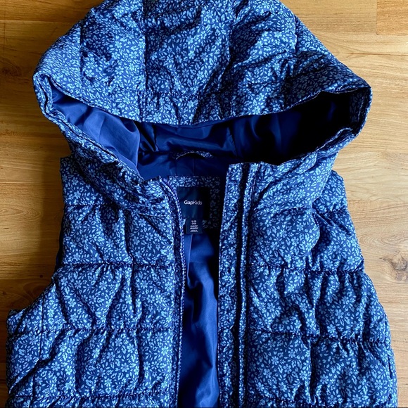 GAP 10Y Girls’ Blue Puffy Vest with Hood - Picture 2 of 6